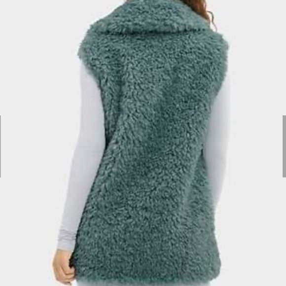 UGG Tammie Faux Fur Vest - Picture 7 of 7